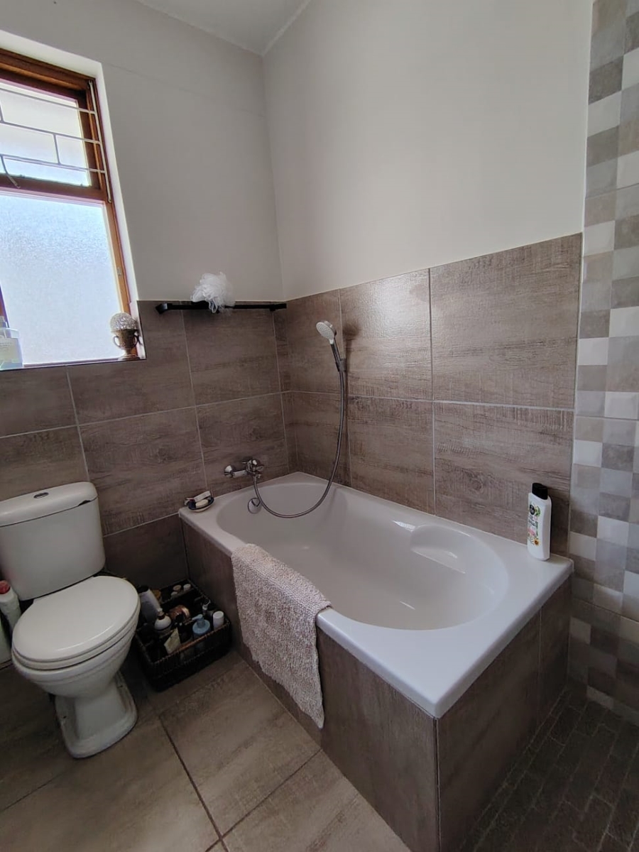 1 Bedroom Property for Sale in Van Ryneveld Western Cape